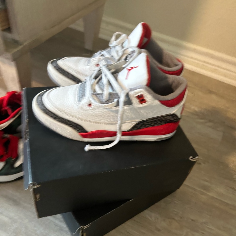 Jordan retro 3, size 2.5Y